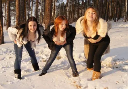 Як дружина з подругами роздягалися у лісі