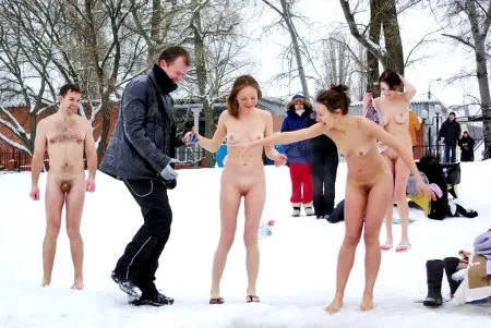 Водохреще без цензури голі киянки в ополонці фото 18+