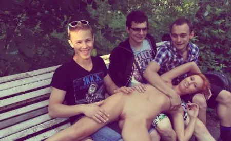 Дерзкие мальчишки им бы только трогать девушек