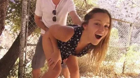Вывез любовницу за город потрахаться на природе