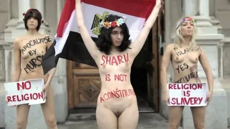 Голый протест активисток Femen и Алии эль-Махди