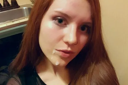 Секс рыжей девушки со своим парнем и селфи спермы на её лице