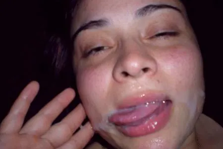 Досвідчена Ліда виманює білий нектар у коханця фото 18+