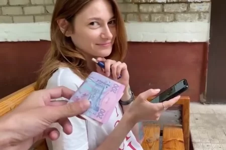 Сусідка Саша секс за гроші відео злив без цензури 18+